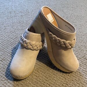 NWOT Dolce Vita clogs